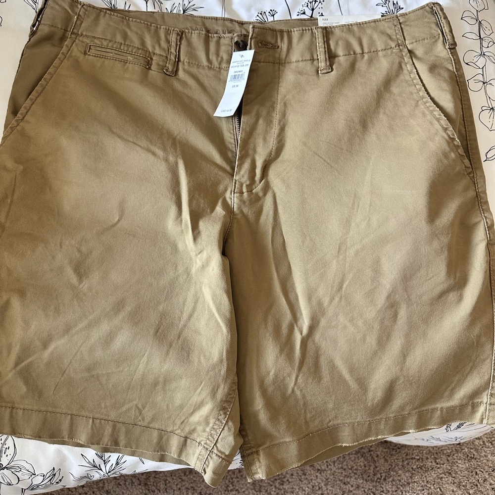 American Eagle Lived in - khaki shorts